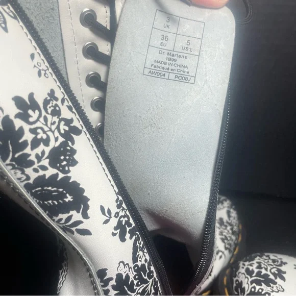 Dr Martens White/Black Flocked Damask 14 Eyelet UK 3 US 5 - Picture 9 of 16